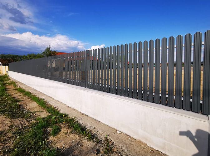 Garduri din sipca metalica, panou tip jaluzele, tabla, plasa si BCA