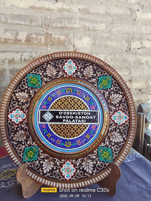 Yong'oq daraxtida dekorativ lagan olchami 30 santimetr