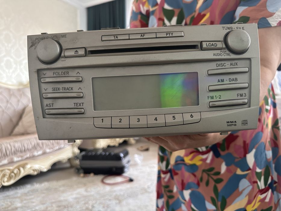 Магнитофон от тойота 40-45