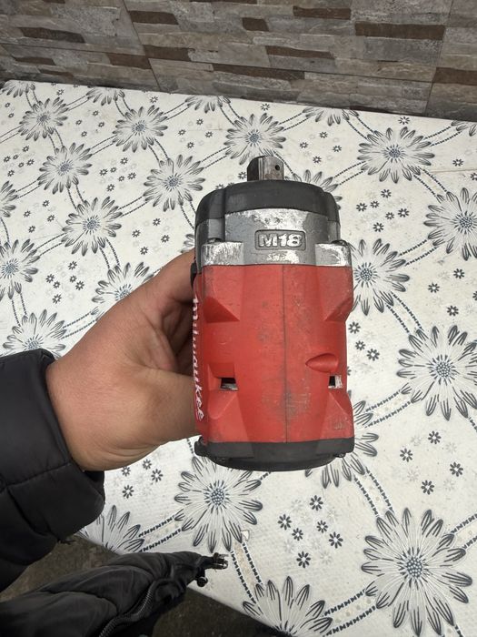 Акумулаторен гайковерт ударен MILWAUKEE M18 FIW2F12-0X