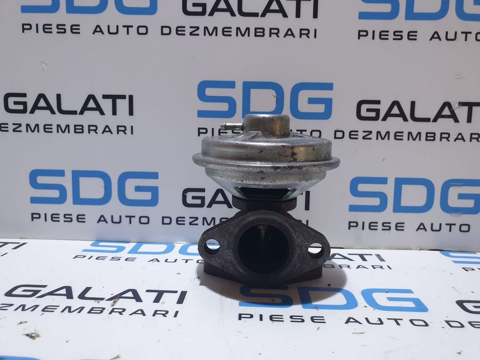 Plafoniera Lumini Fata VW Phaeton 2002 - 2010 Coc Plafoniera Lumini Fata Volkswagen Phaeton 2002 - 2010 Cod 3D0907135D