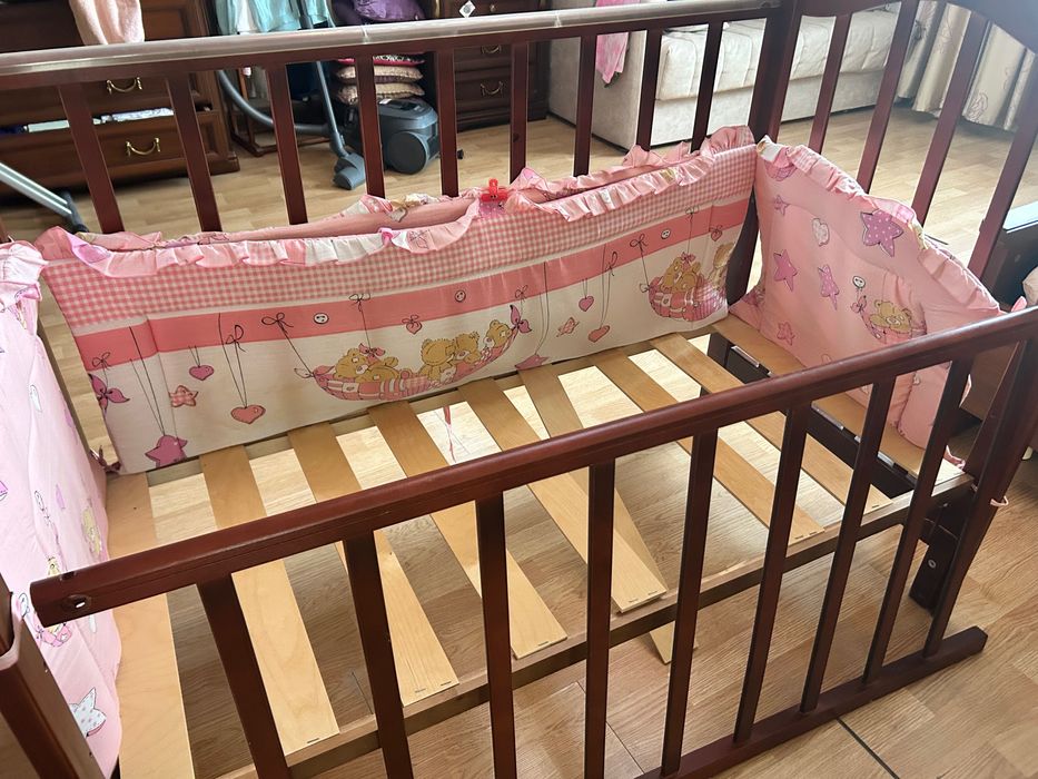 Отдам детскую кроватку, требует небольшого ремонта