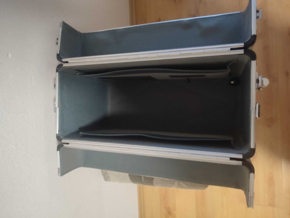 Куфар за инстроменти модели и пултове