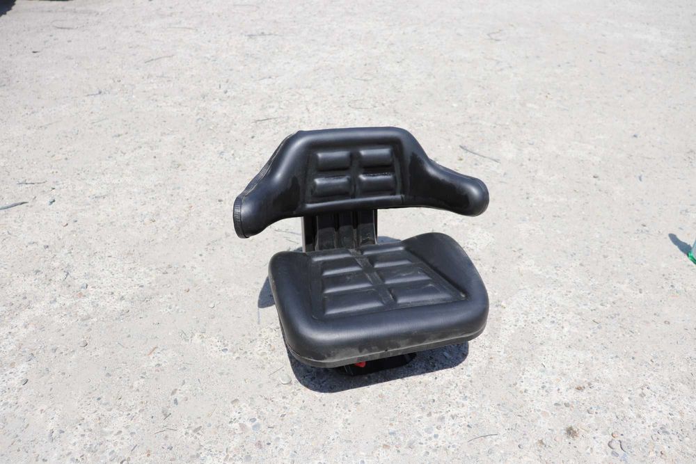 Scaun Universal cu triplu reglaj si amortizor pentru Tractor Fendt