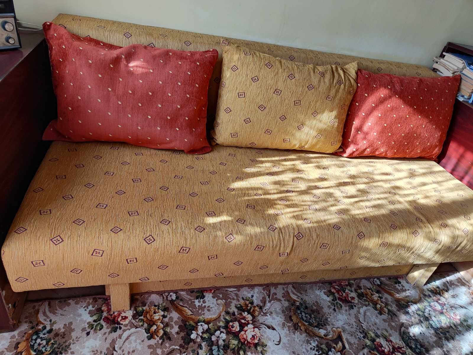 Продавам канапе-диван ,разтегателен, използван за кратко време