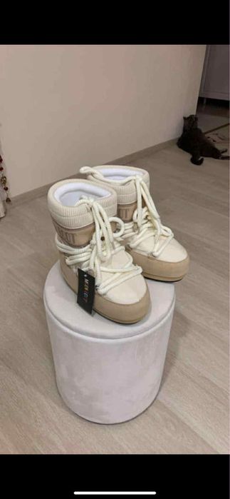 Vand diferite modele de ugg uri si moon boots!!