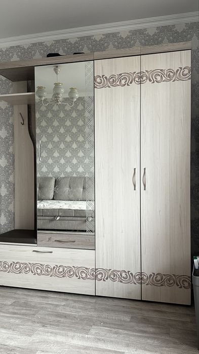 Продам прихожую.