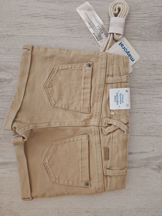 Pantaloni scurți de fetiță Mayoral măsura 98 cm