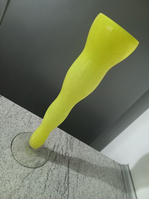 Vaza din rubin autentic inaltimea 40 cm nefolosita
Inaltimea 40 cm
Des