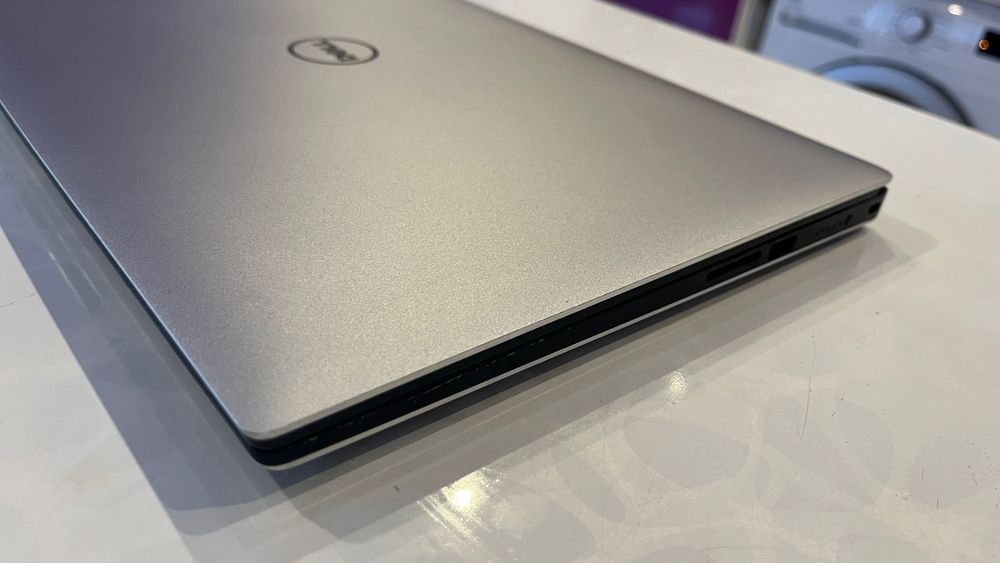 Лаптоп Dell Precision 5510 с Touch - 15.6",i7,16 GB RAM DDR4/512GB SSD