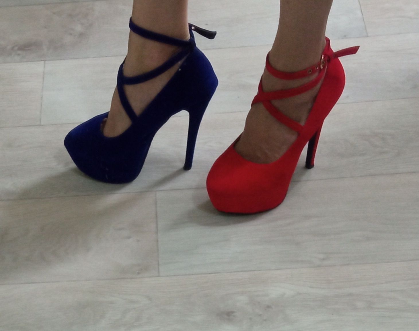 Туфли синие и  красные