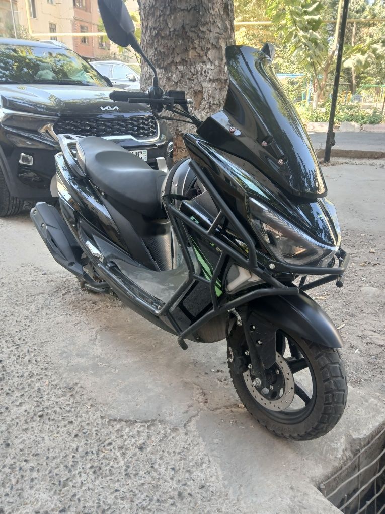 Skuter sotiladi srochna tiger 150 kub