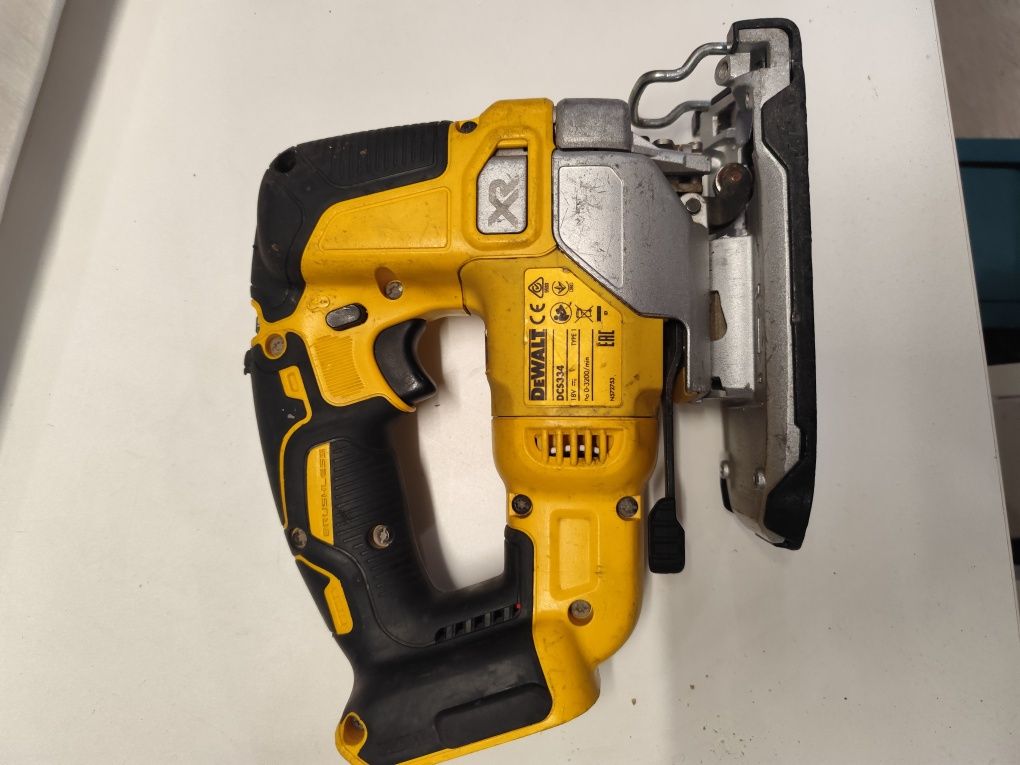 Акумулаторен прободен трион зеге Девалт Dewalt DCS331 DCS334