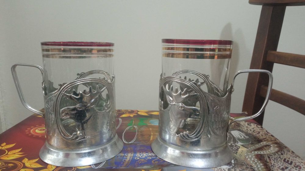 продается 2 стакана с подстаканниками