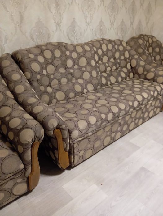 Диван и 2 кресла в хорошем состоянии