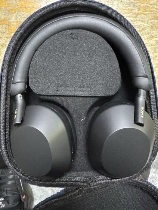 Наушники Sony WH-1000XM5 черный