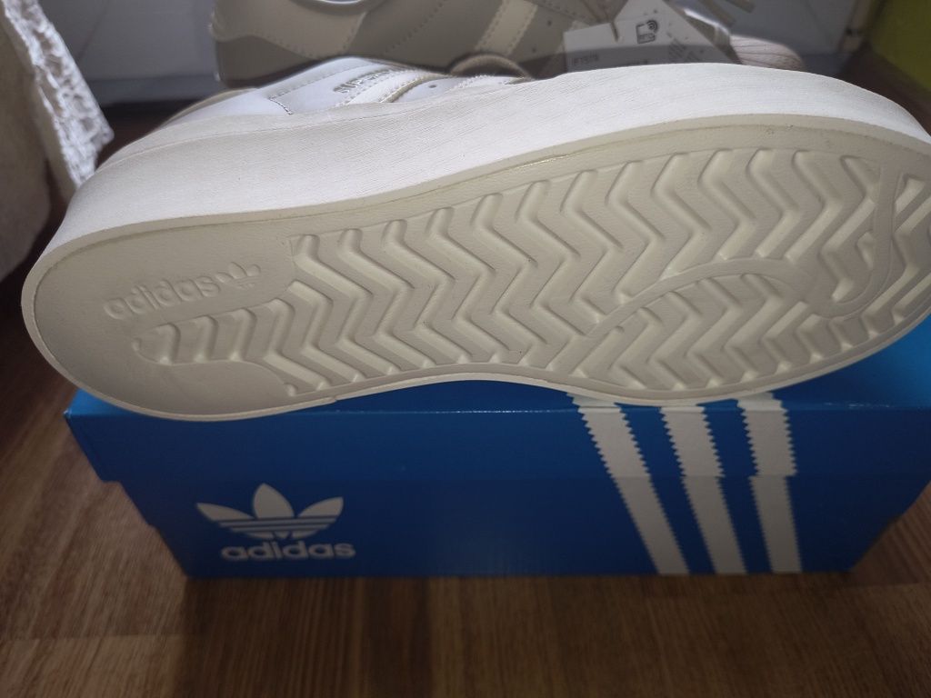 НОВИ! Намалена цена! Дамски кецове Adidas Superstar
