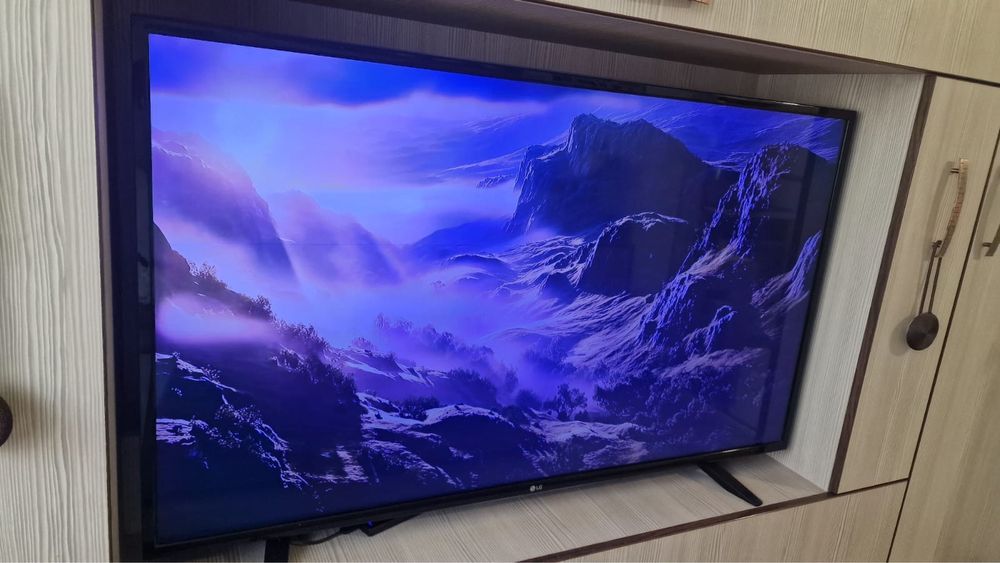 Televizor smart LG 4K 123 cm