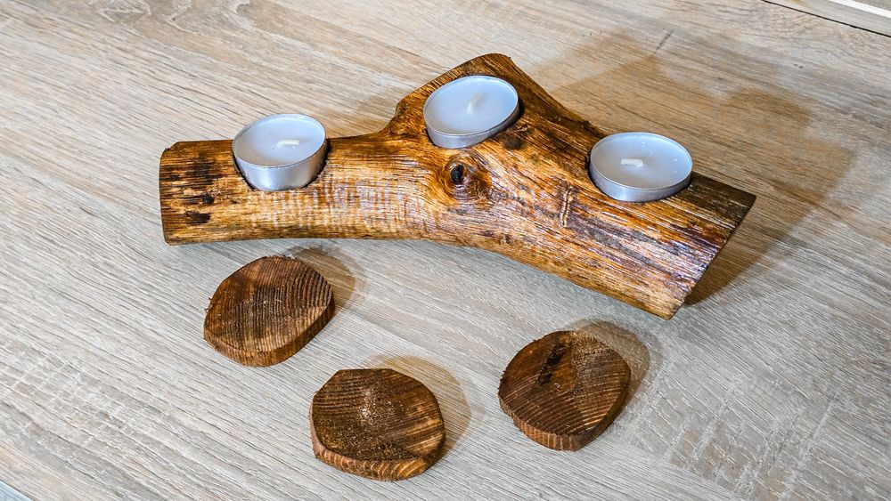 Suport de lumânări din lemn lucrat manual
