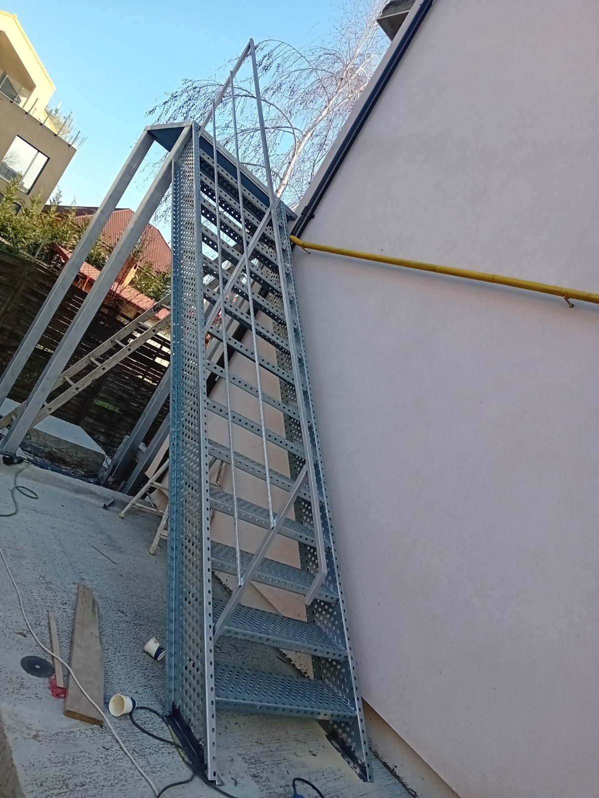 Scară metalică zincata 5m l cu balustrada