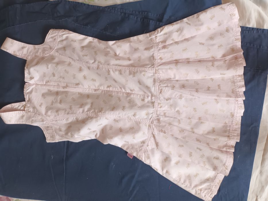 Продам платья на девочек