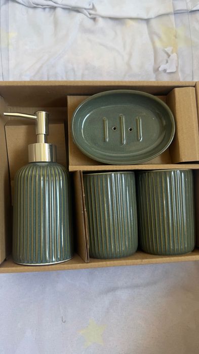 Продам ванный набор для мыла, зубных паст и щеток