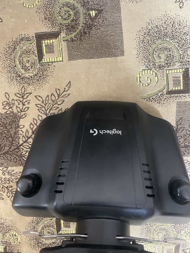 Продаю игровой руль Logitech G29 — почти новый!