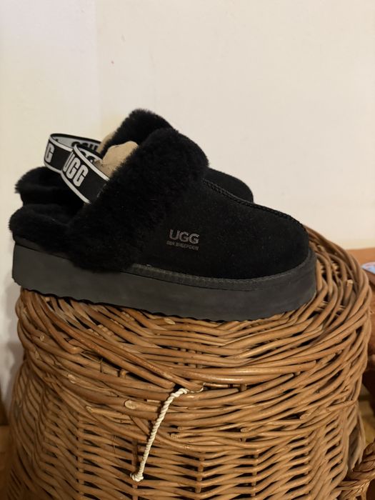 Papuci marca UGG piele intoarsa