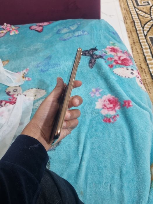 Vand iphone 11 pro piese și iphone xs max mere dar nu încarcă bn