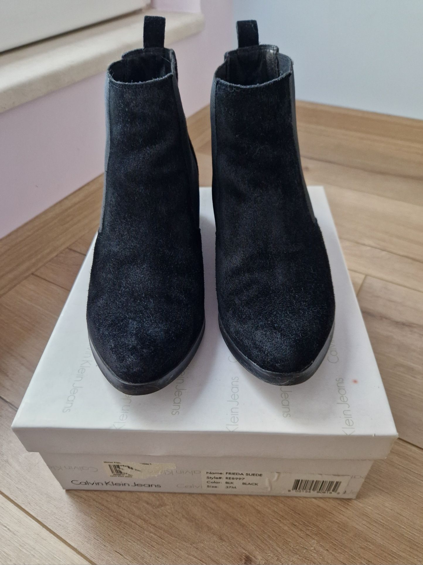 Велурени боти, Calvin Klein, 37
