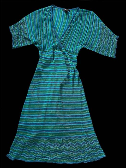 MNG рокля от лурекс с отворени детайли