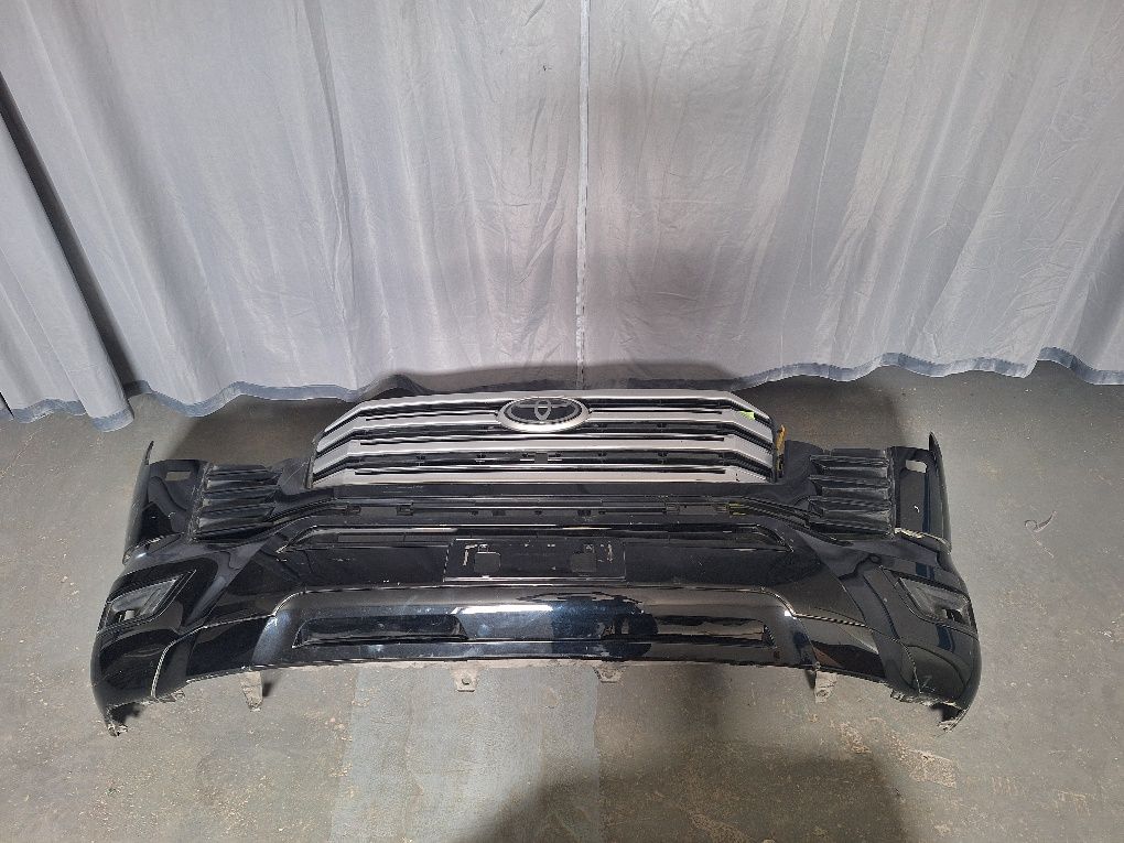 Toyota Land Cruiser 300 Bamper Oldi chast +Fara Sotiladi