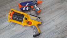 Два бластера Nerf с меки стрели