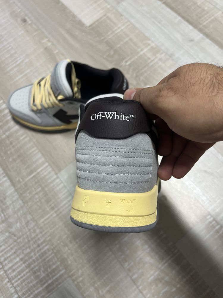 Off white out of office size 42