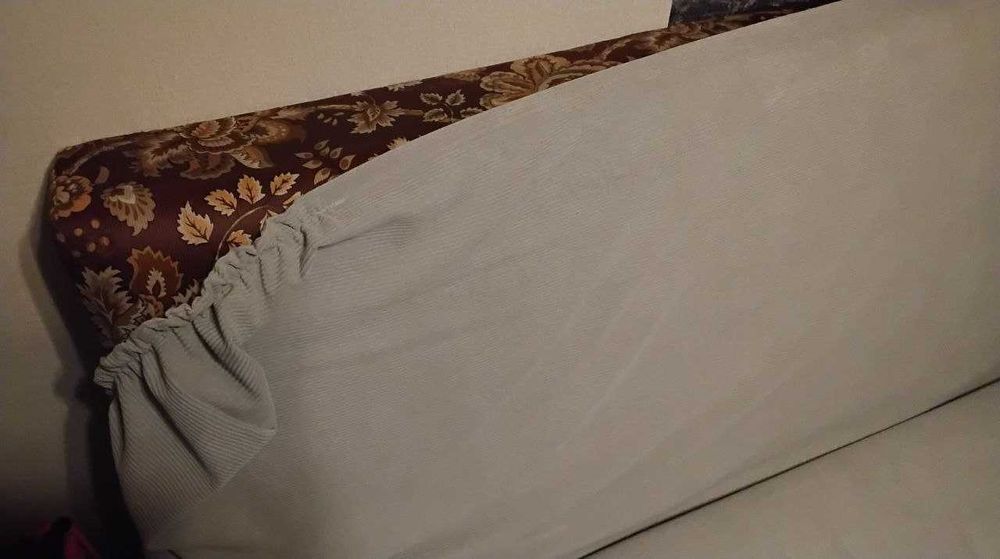 Диван раскладной ( два матраса с чехлами)