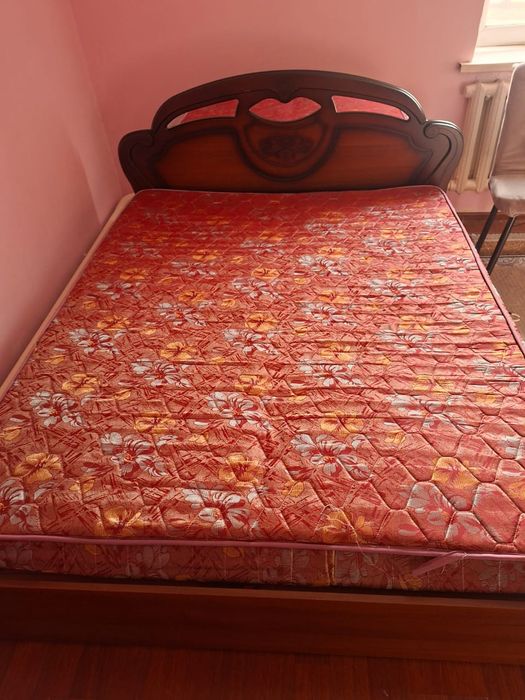 Кровать 2 тубочки и комод