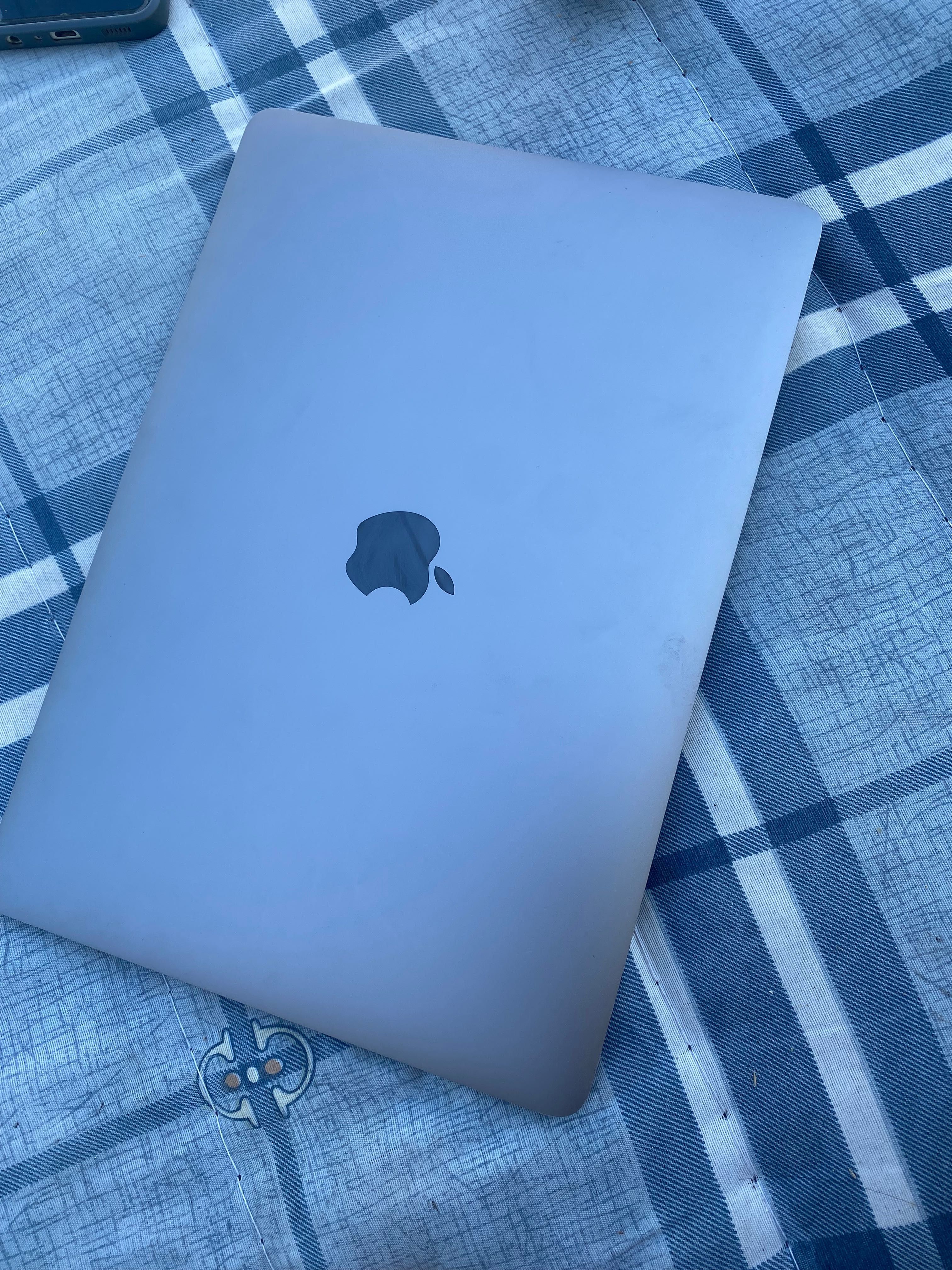 Macbok pro 2017 40 sikl