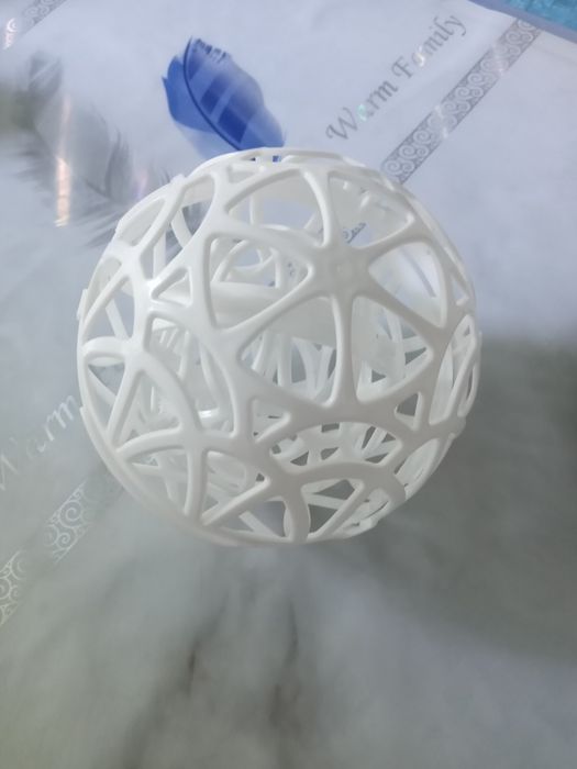 Шары для бережной стирки нежных вещей в стиральной машинке.