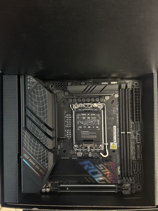 Placă de bază mini iTX