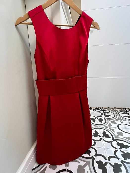 Прекрасна червена рокля Zara от тафта S размер