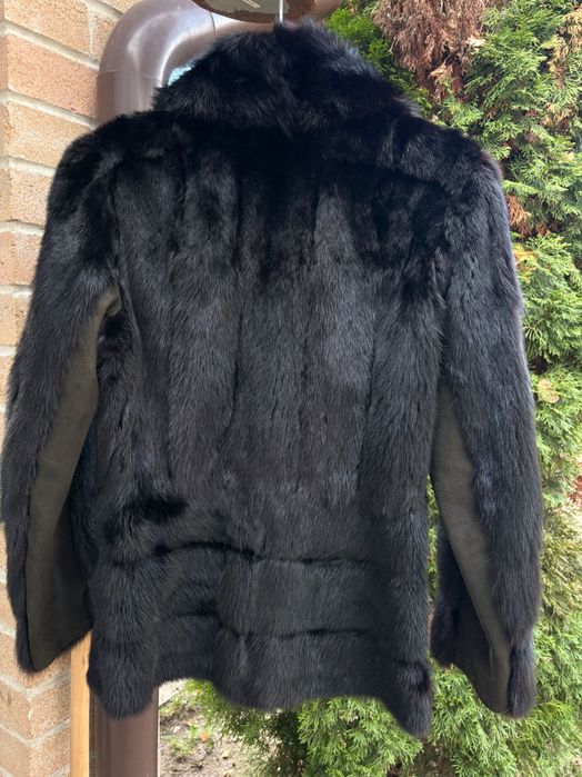 Vând geaca din blana naturala din Vizon