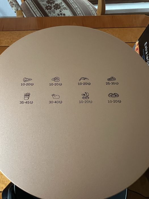 Vand friteuza cu aer cald, noua, nefolosita. Stare impecabila.