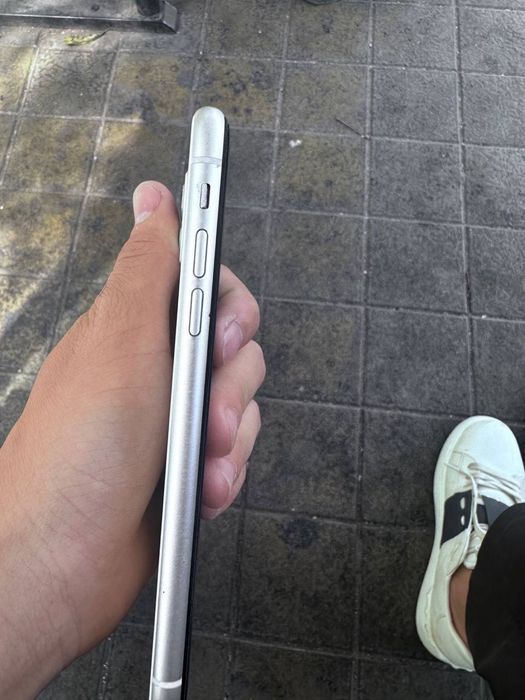 Iphone 11 ideal ekran orginalga almashgan qogan xamma joyi radnoy 70%.