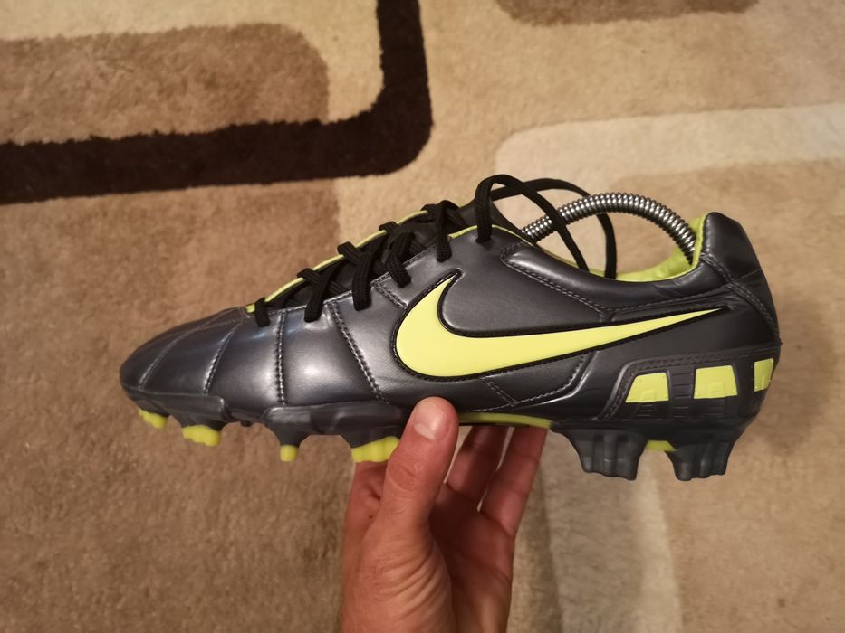 Vând ghete de fotbal Nike Total 90 in stare impecabilă
Nr 45,5
Preț 3