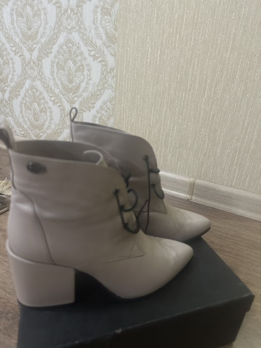 Продаю женскую обувь