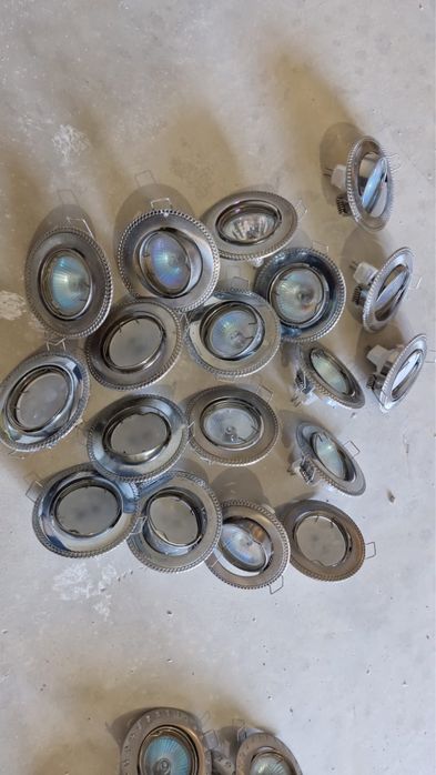 Продам точечные светильники(лампы,софиты)