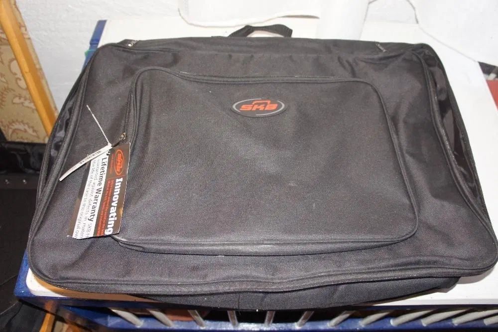 Pedalboard (cutie pt 8 efecte) SKB PS 8 Powered Pedalboard