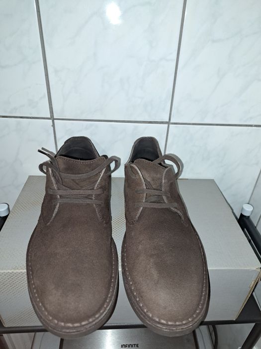 Vând produs original pantofi eleganți nr.45.