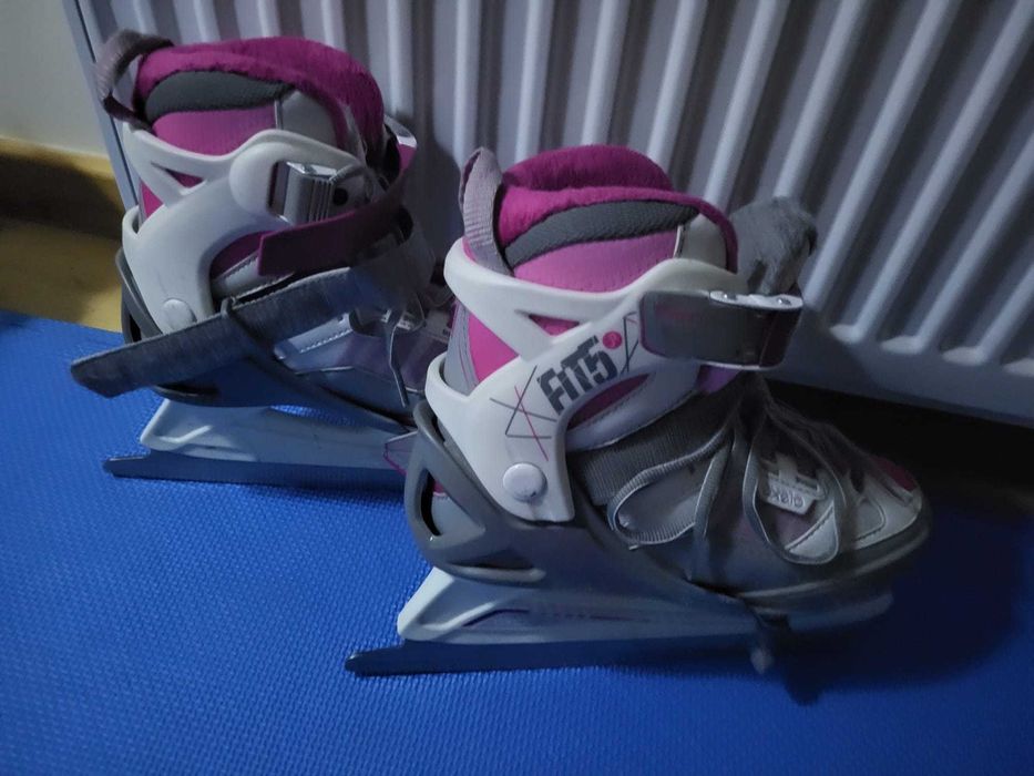 Vand patine numerele 28, 33, albe si reglabile 32-35