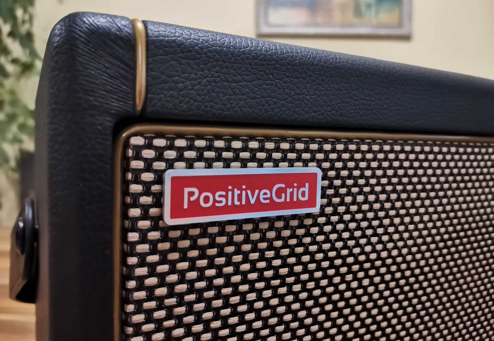 Умен китарен усилвател Positive Grid Spark 40 BK + Traveler Gig Bag